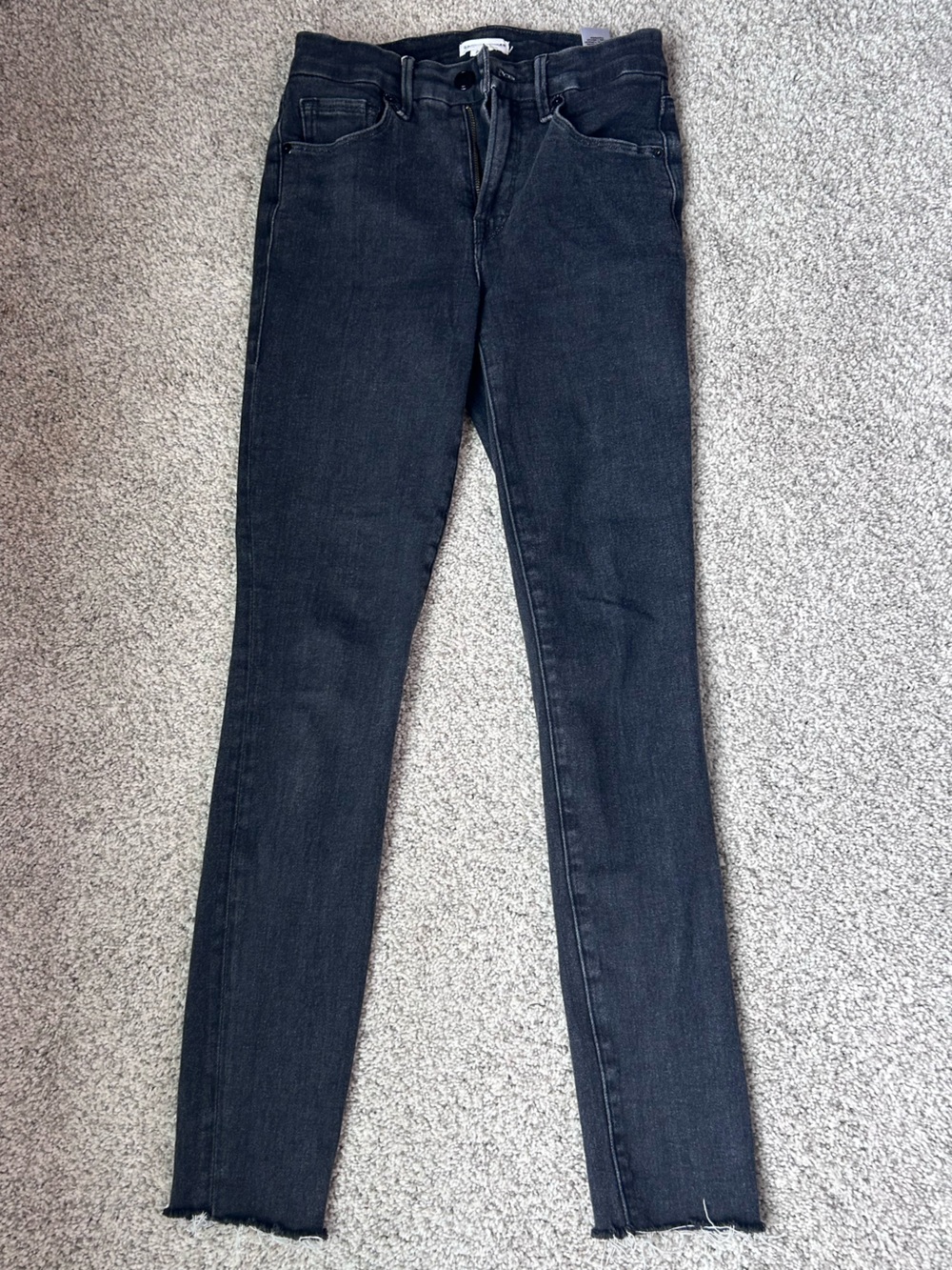 EUC Good American Jeans- Skinny, frayed edge. Size 26.